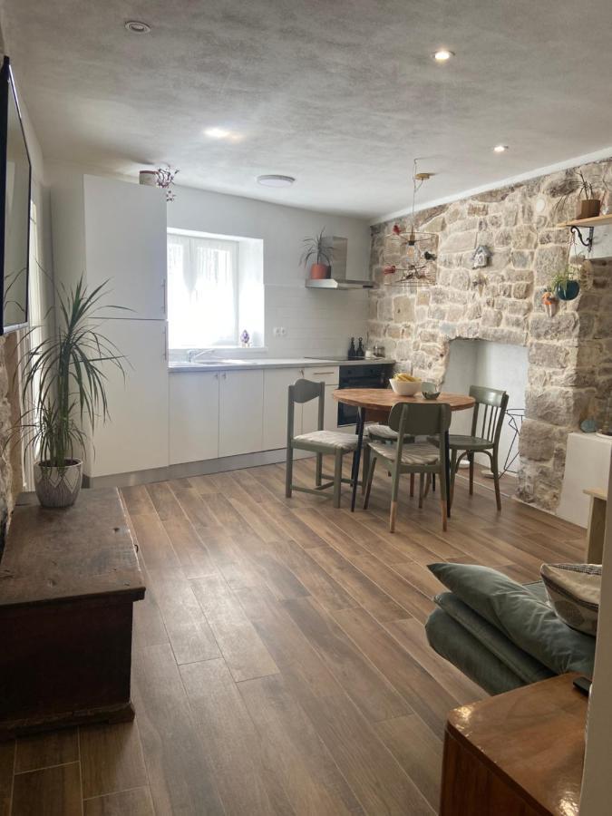 Apartman Oleandar Каштела Экстерьер фото