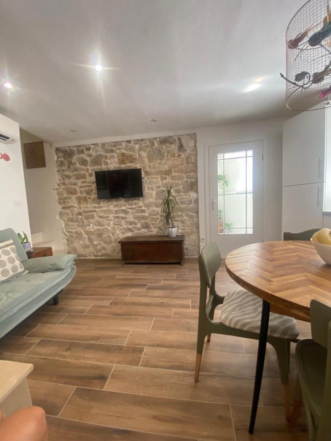 Apartman Oleandar Каштела Экстерьер фото