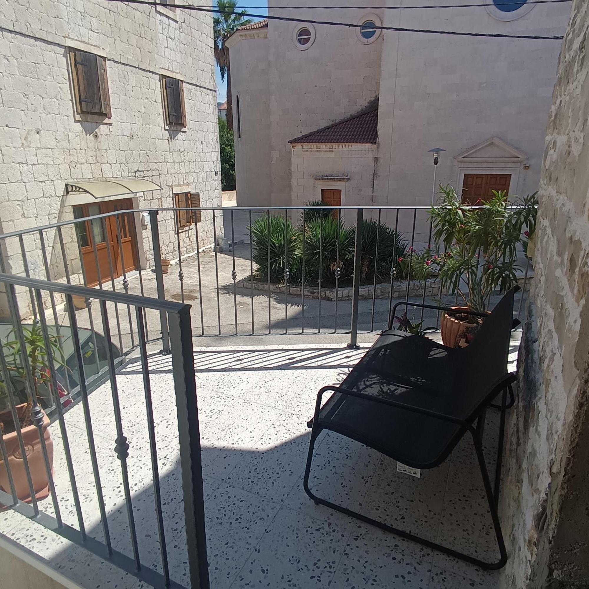 Apartman Oleandar Каштела Экстерьер фото